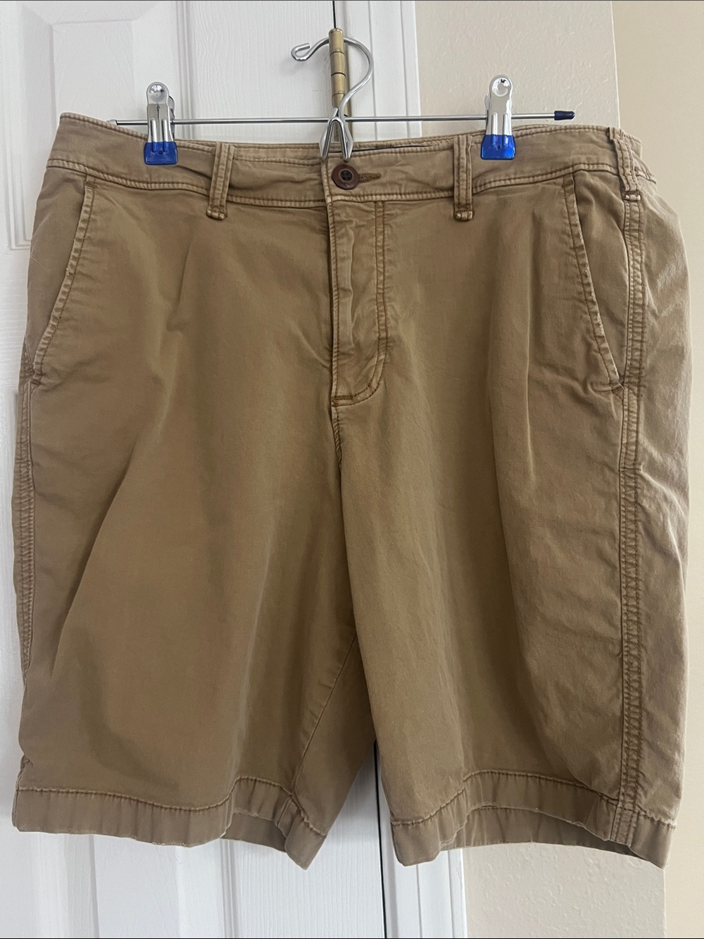 Hollister Classic Fit Short Men's Beige Flat Front Shorts Waist 32